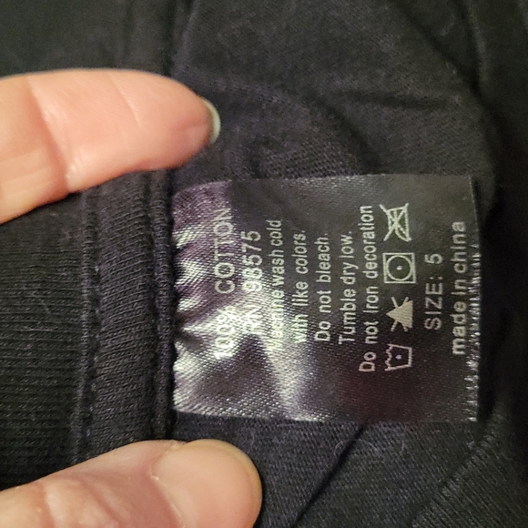 M.A.C. EVERY DAY IS WORLD AIDS DAY TSHIRT SIZE 5 NEW - Picture 3 of 4